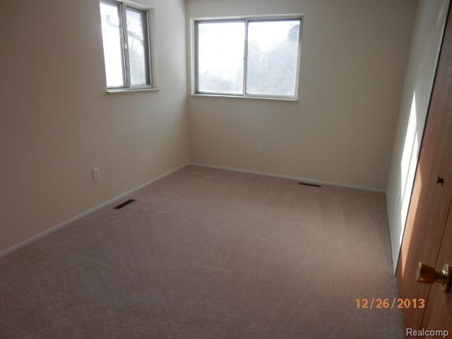 16201 Riverside Drive Livonia, MI 48154 - Photo 9 of 12 PC266386.jpg