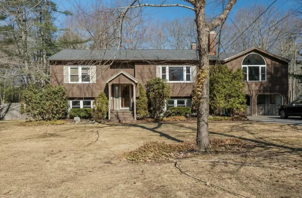 $499,000 | 30 Bay Park Drive, Topsham, ME 04086