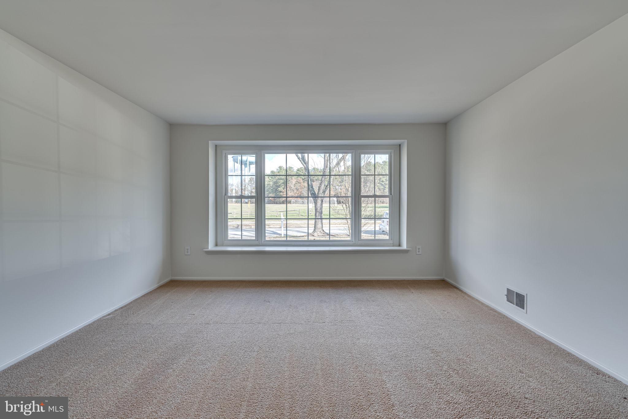 2228 Pinefield Road Waldorf, MD 20601 - Photo 18 of 46 Living Room