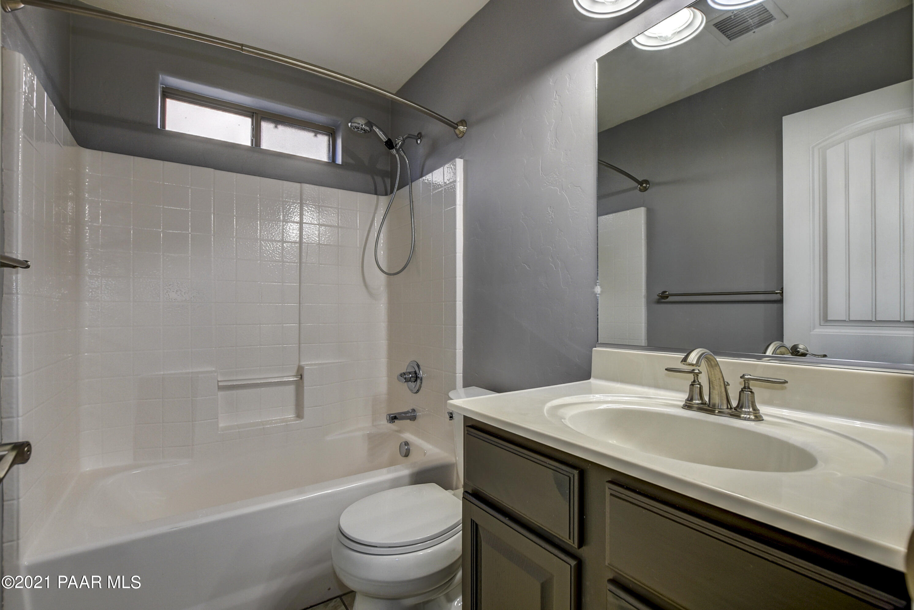 1827 North Topaz Road Prescott, AZ 86301 - Photo 8 of 22 Guest Bathroom