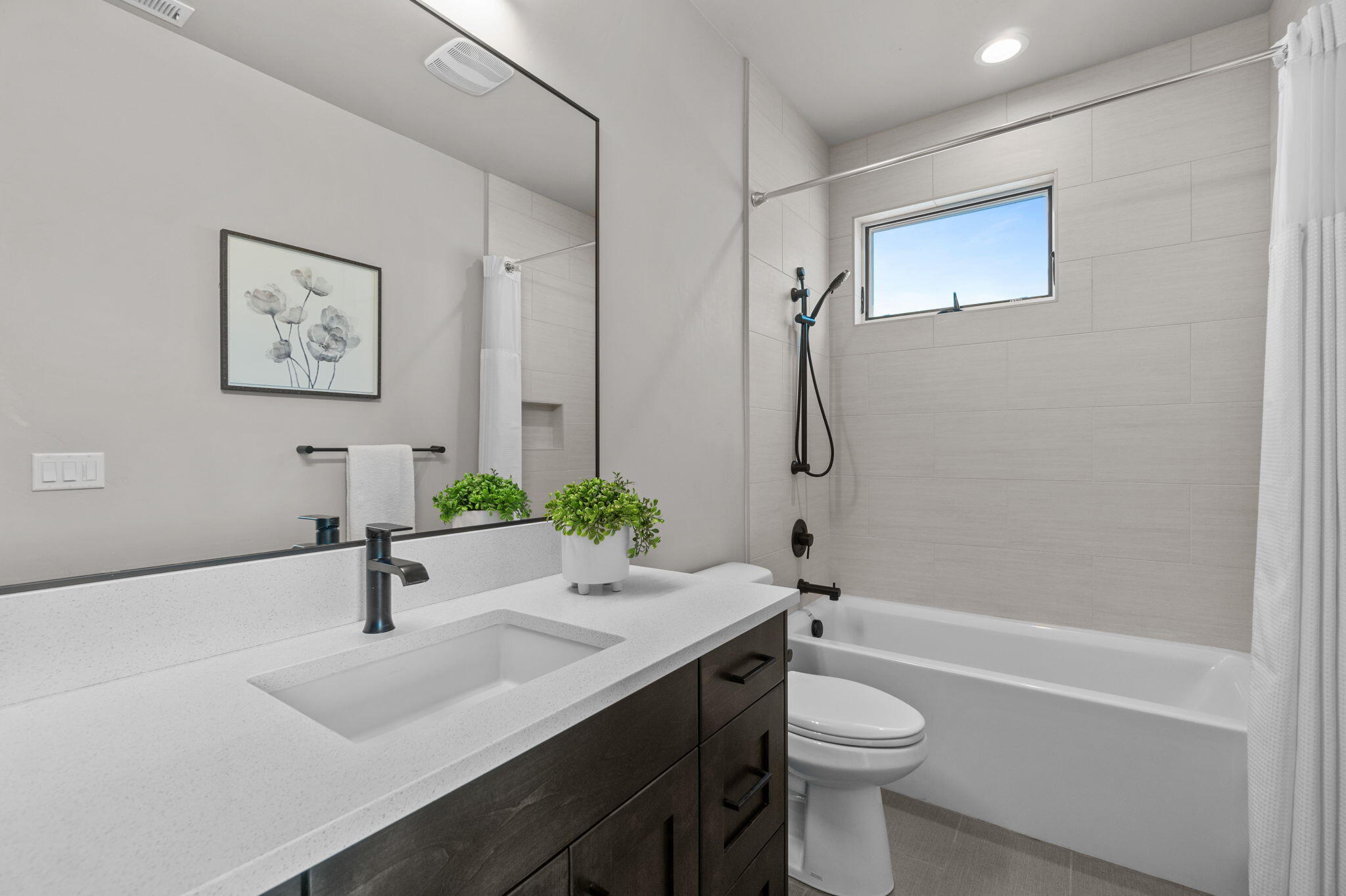 61304 Howe Way Bend Bend, OR 97702 - Photo 23 of 32 Ensuite Bathroom