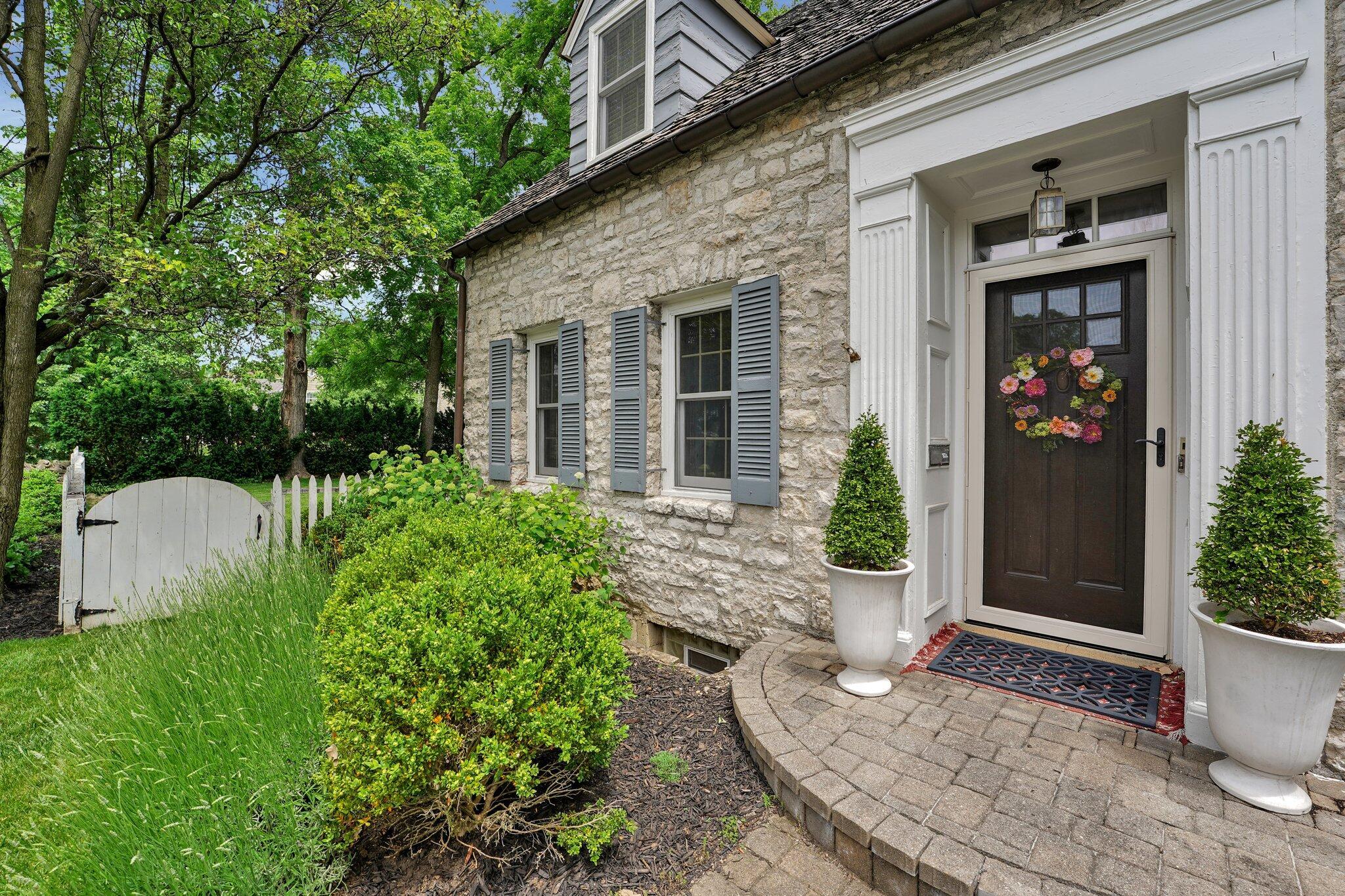 2500 Henthorn Road Upper Arlington, OH 43221 - Photo 5 of 55 Entry