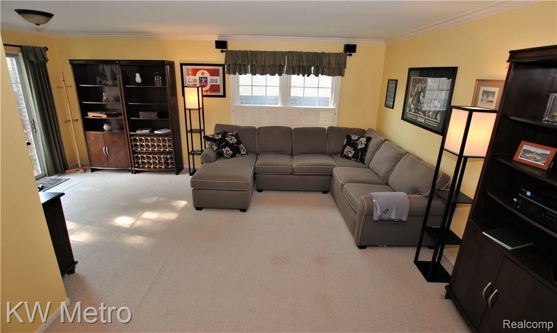 3503 Crooks Road Royal Oak, MI 48073 - Photo 9 of 40 Living Room