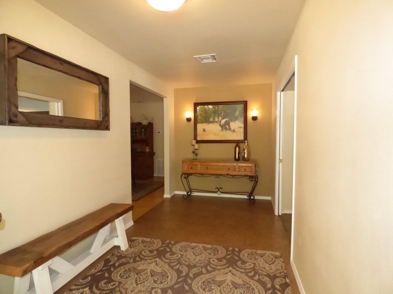2104 Pine Grove Road Rogue River, OR 97537 - Photo 15 of 36 Hallway - Southern Oregon Country Living