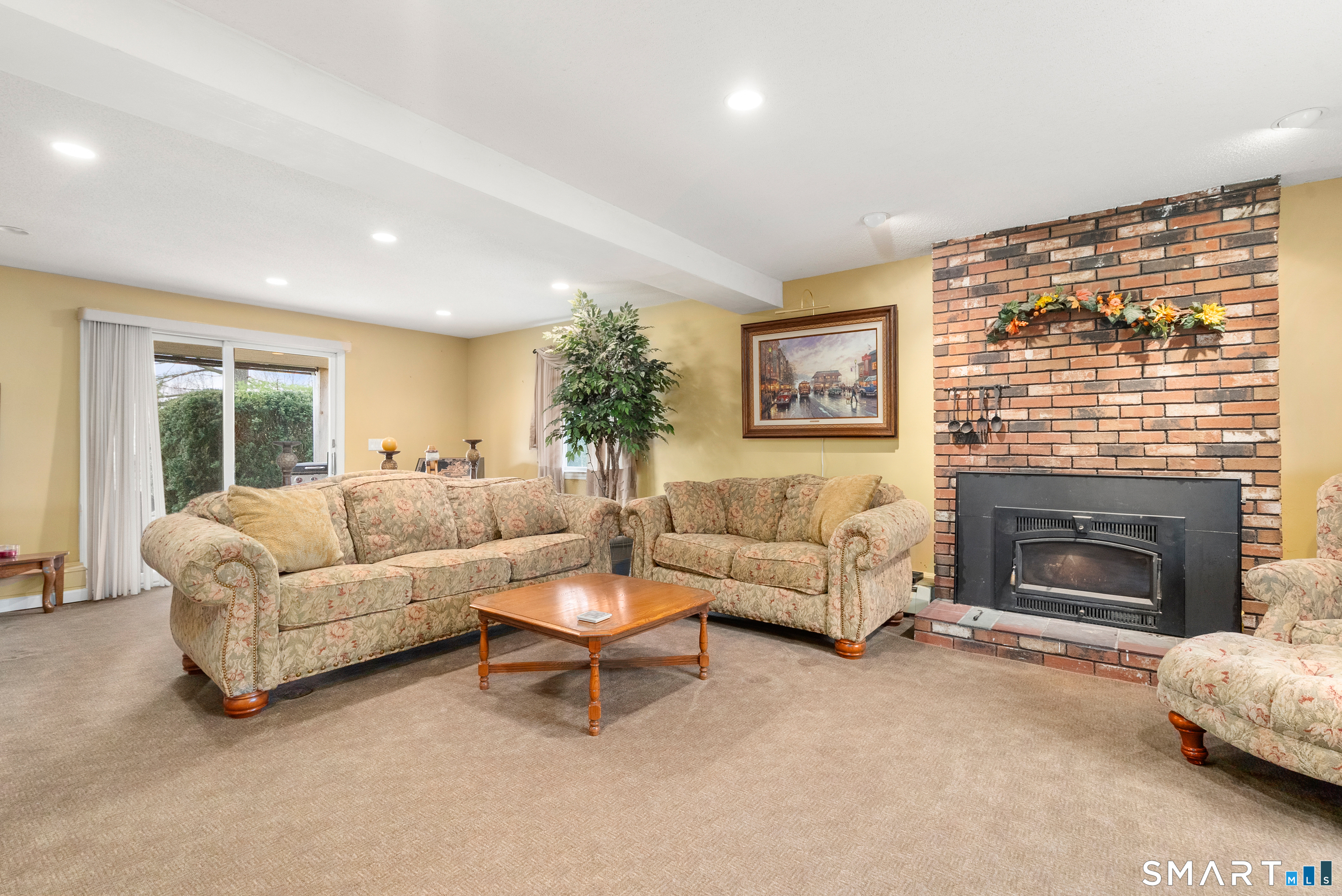 216 Wells Road East Windsor, CT 06088 - Photo 21 of 40 Main Living Room
