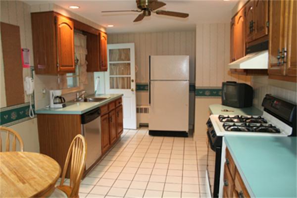 6 Thomas Road Lynnfield, MA 01940 - Photo 3 of 7 Gallery Image 3