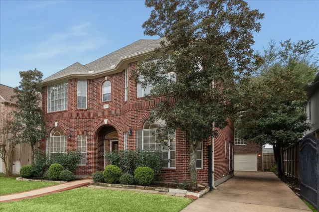 $985,000 | 5107 Locust Street, Bellaire, TX 77401
