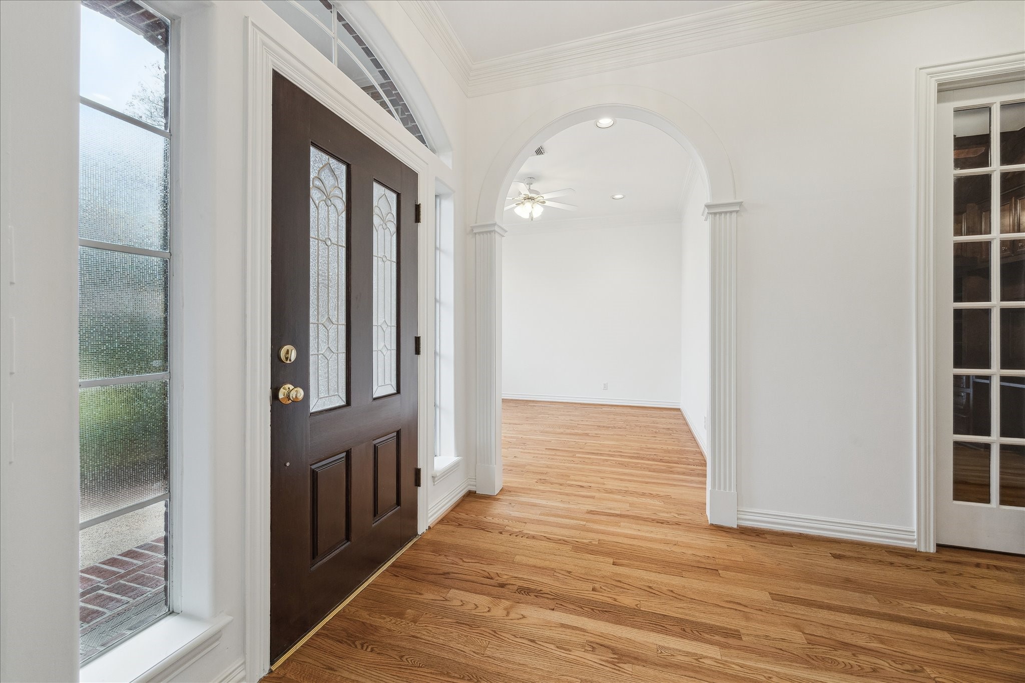 5107 Locust Street Bellaire, TX 77401 - Photo 4 of 45 Inviting foyer with hardwood floors, crown molding, & arched entry leading into the formal living room, with a private office conveniently located just off to the right.