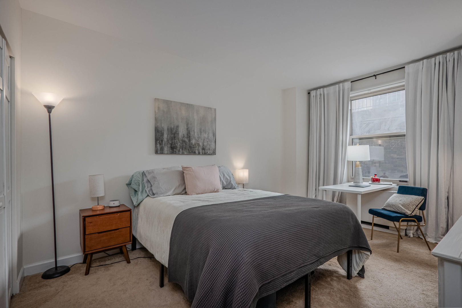 525 West Hawthorne Place, Unit 101 Chicago, IL 60657 - Photo 13 of 28 a bedroom with a bed and a window