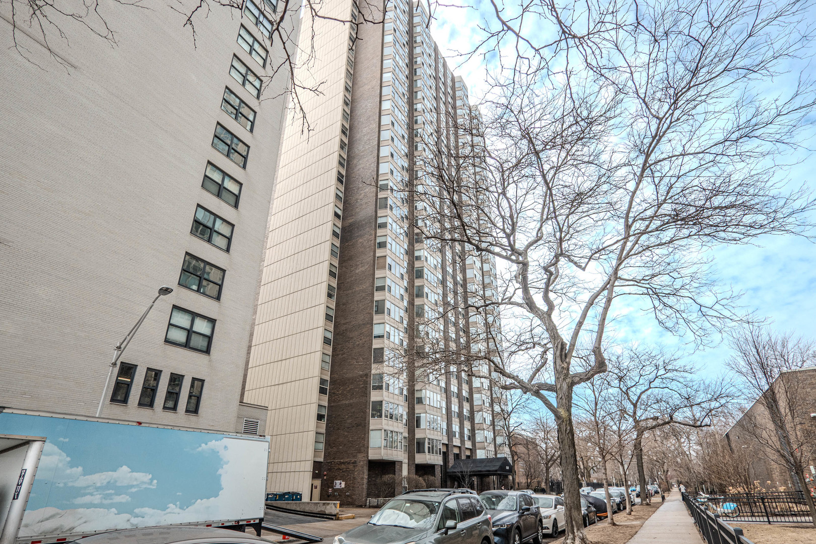 525 West Hawthorne Place, Unit 101 Chicago, IL 60657 - Photo 2 of 28