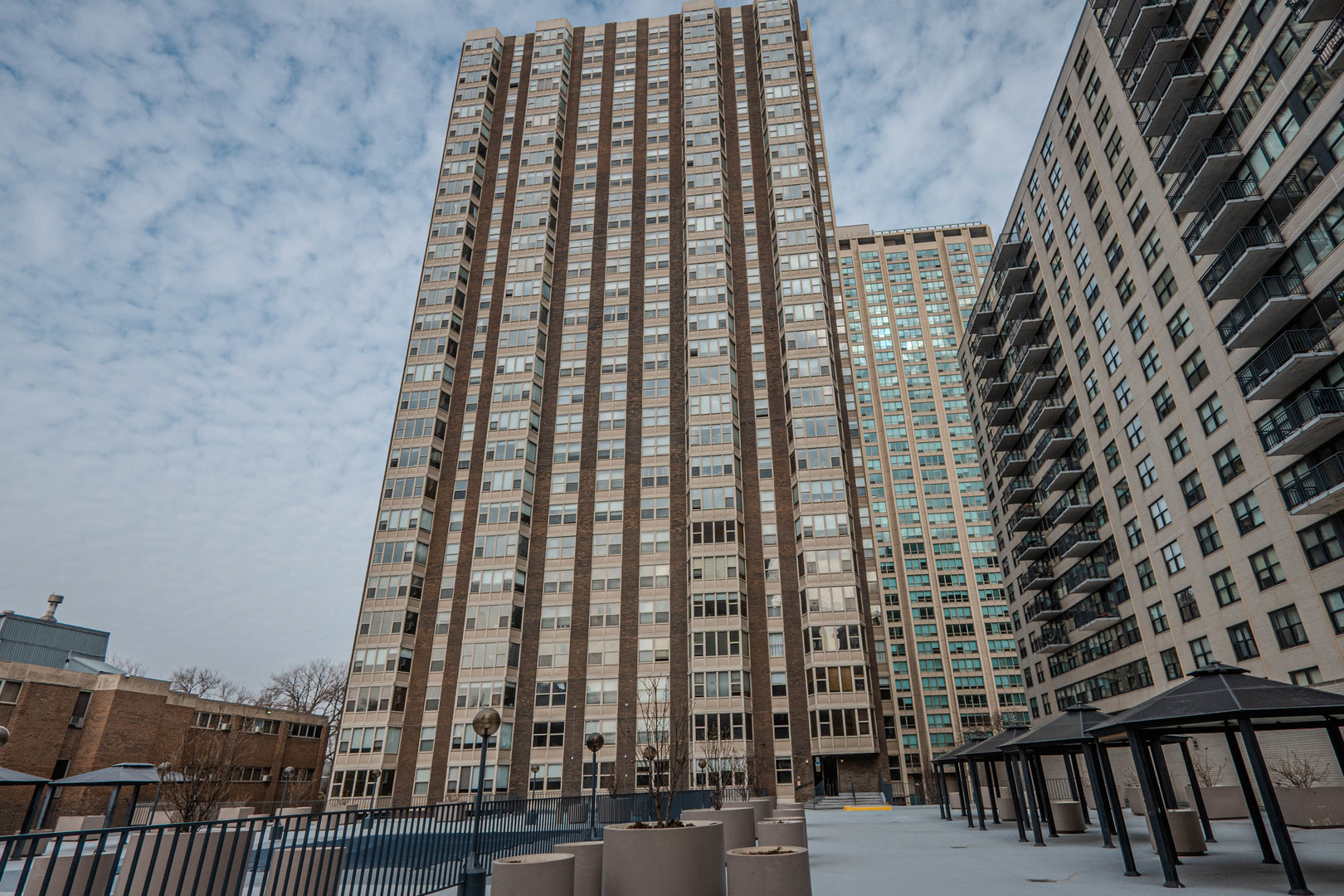 525 West Hawthorne Place, Unit 101 Chicago, IL 60657 - Photo 25 of 28 view of a building