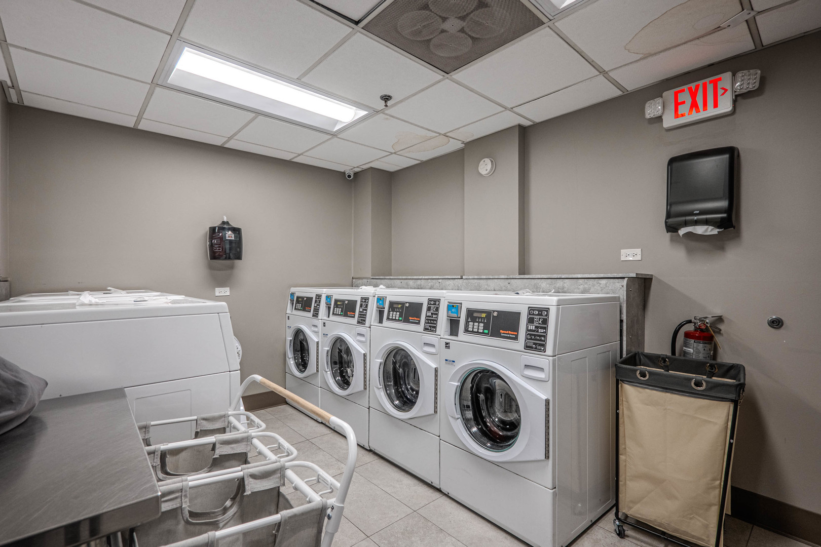 525 West Hawthorne Place, Unit 101 Chicago, IL 60657 - Photo 26 of 28 a utility room with dryer and washer
