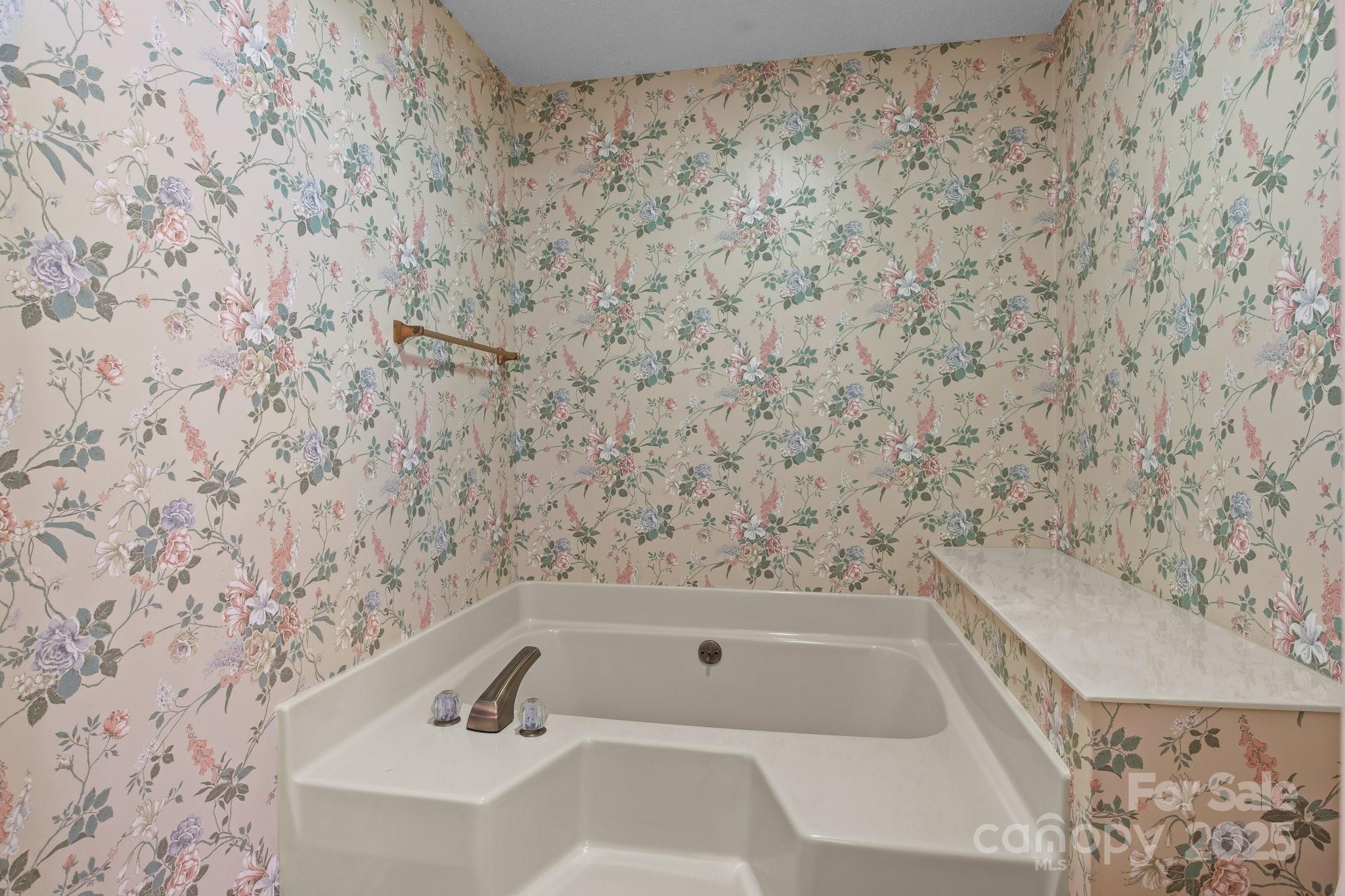 8368 Fairfield Forest Road Denver, NC 28037 - Photo 34 of 48 a bathroom with a bathtub
