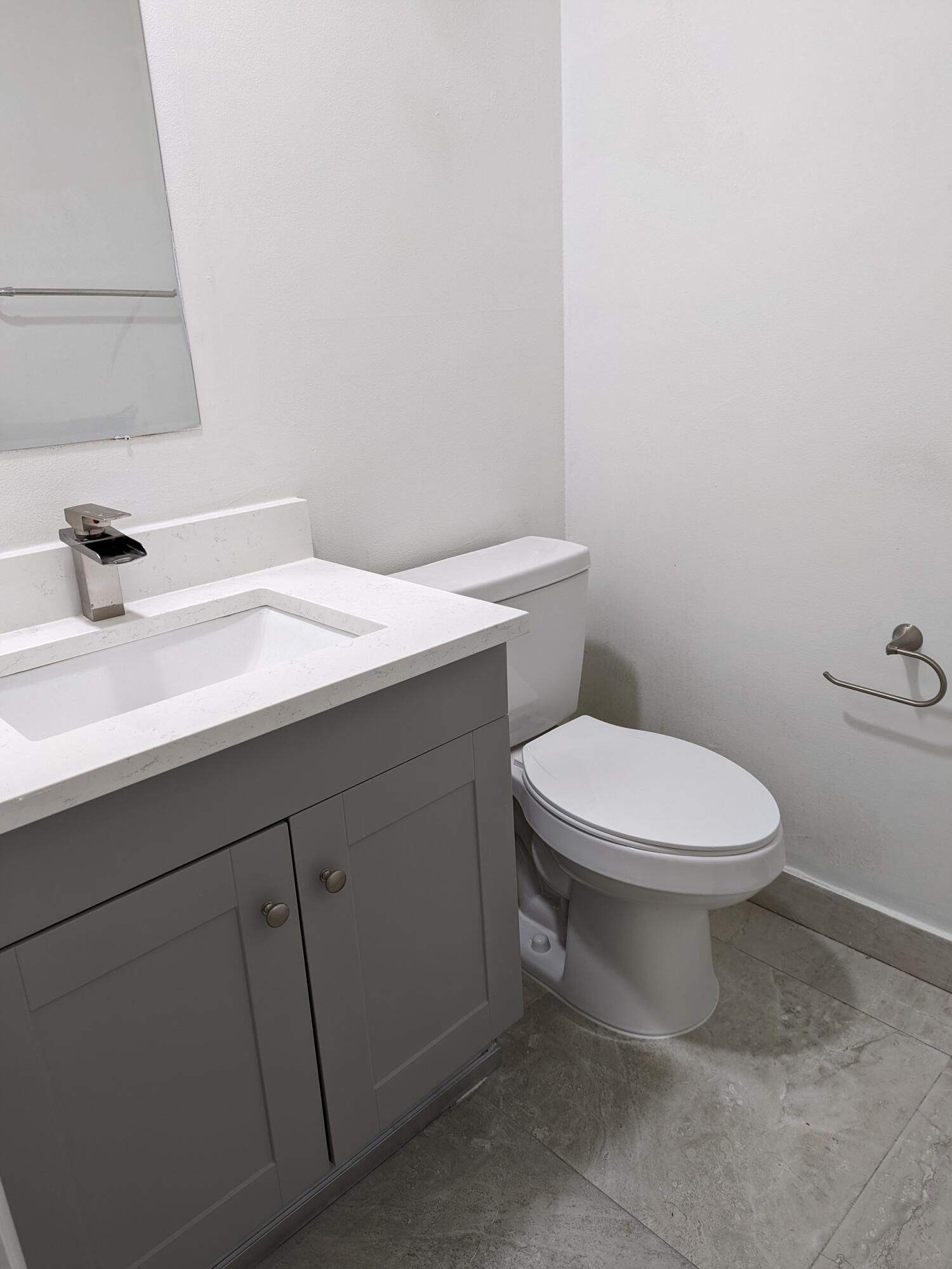 360 High Point Boulevard, Unit C Delray Beach, FL 33445 - Photo 15 of 15 2nd Bathroom