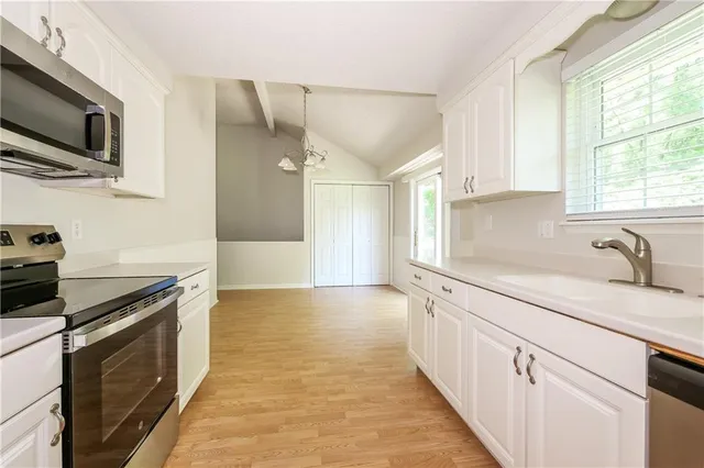 $2,310 | 5918 Northwest 66th Terrace, Kansas City, MO 64151