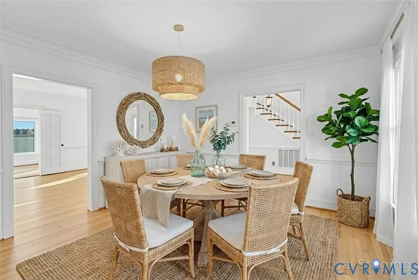 a view of empty room with wooden floor and windows
