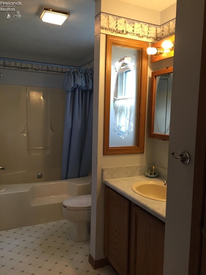 3105 West Wayne Road Port Clinton, OH 43452 - Photo 9 of 10 Gallery Image 9