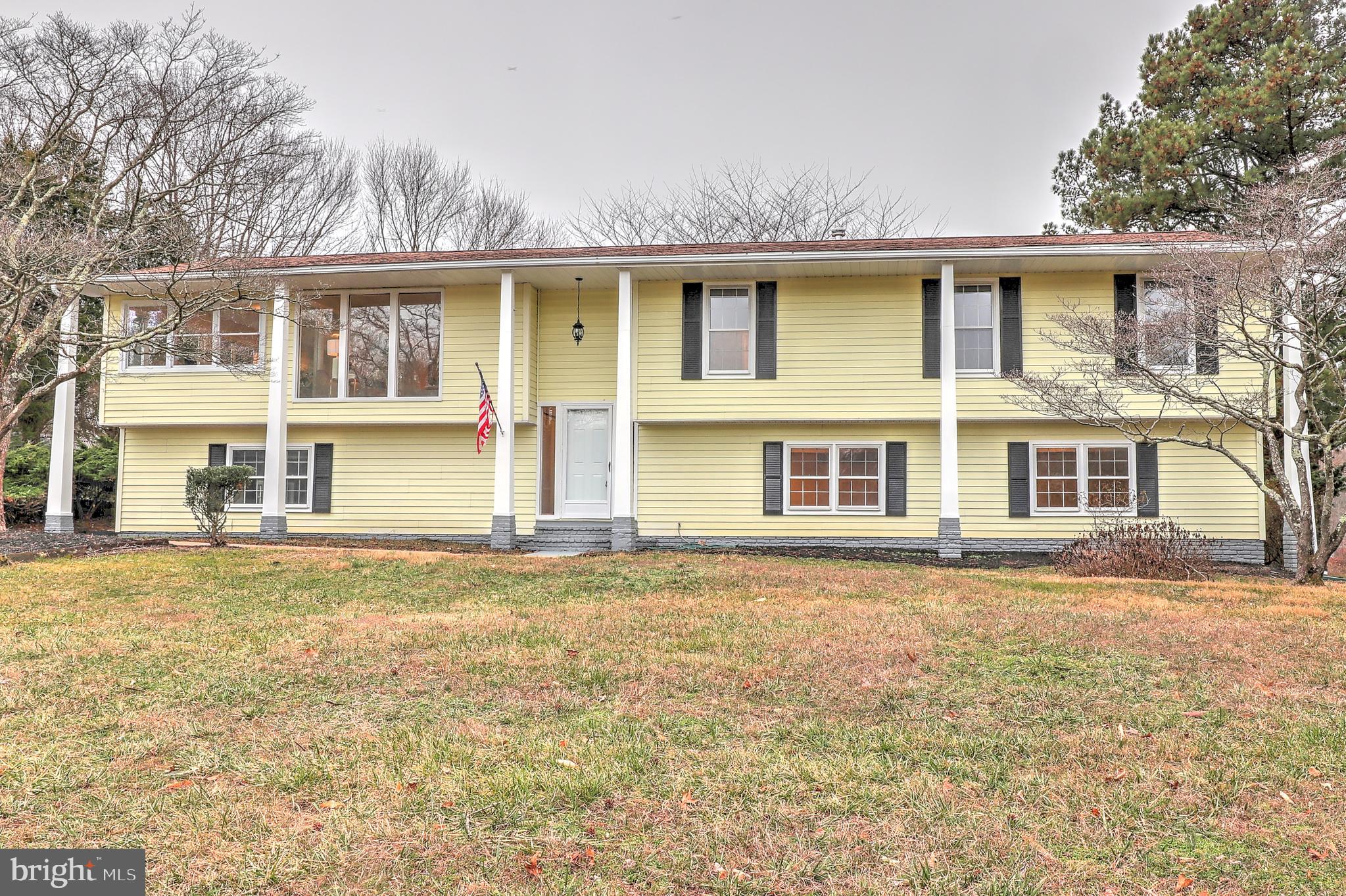 695 Hillmeade Road Edgewater, MD 21037 - Photo 2 of 28 a front view of a house with a garden
