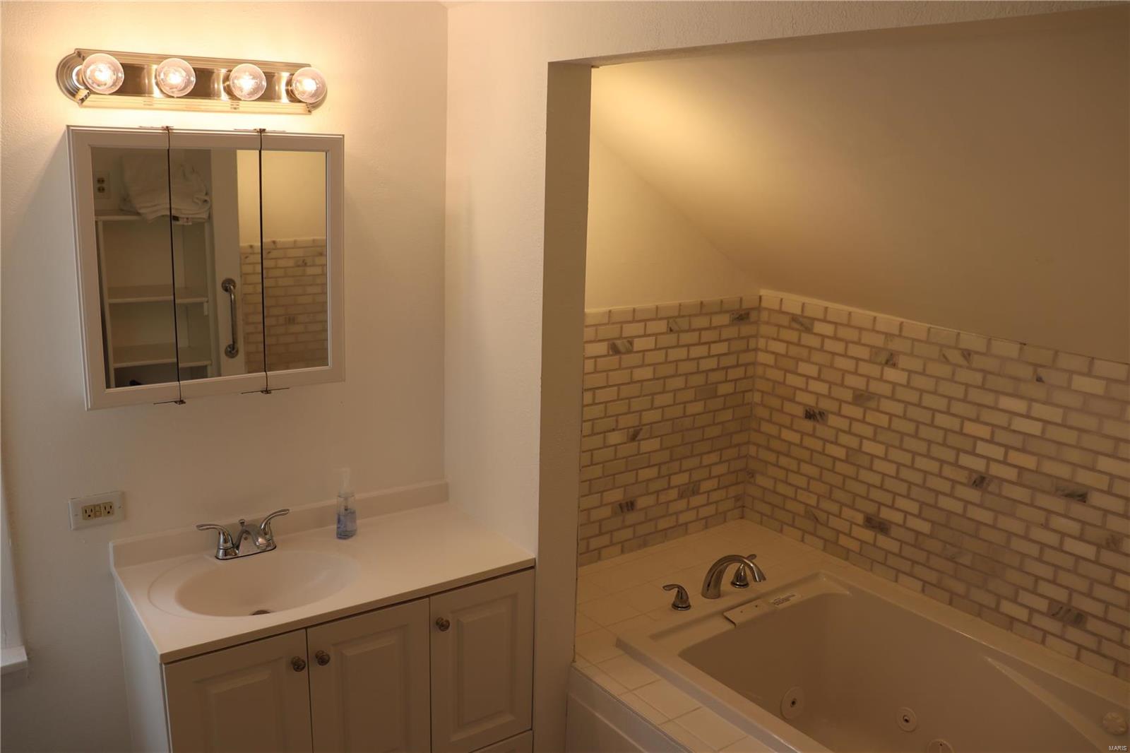 13435 Silver Creek Road New Douglas, IL 62074 - Photo 14 of 58