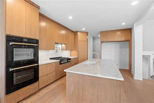 $875,000 | 4 Broken Arrow Court, Lake Winnebago, MO 64034