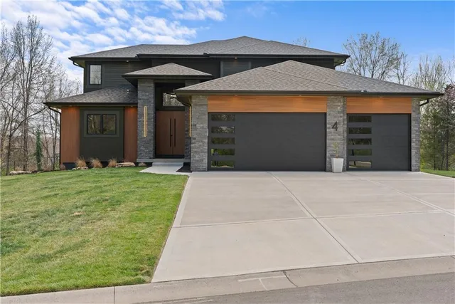 $875,000 | 4 Broken Arrow Court, Lake Winnebago, MO 64034