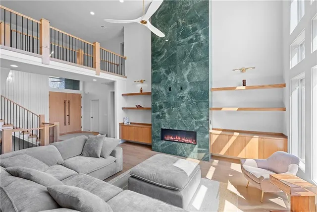 $875,000 | 4 Broken Arrow Court, Lake Winnebago, MO 64034