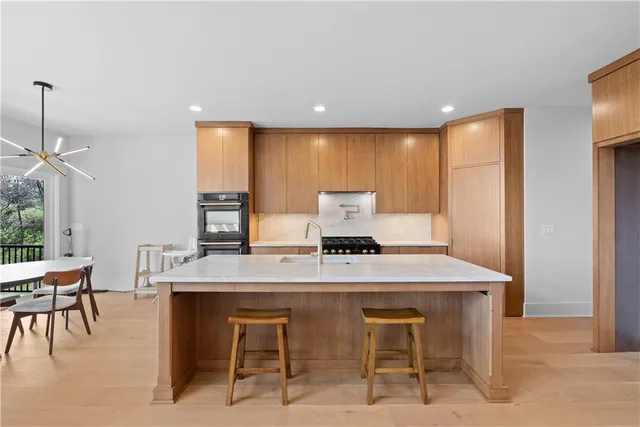 $875,000 | 4 Broken Arrow Court, Lake Winnebago, MO 64034