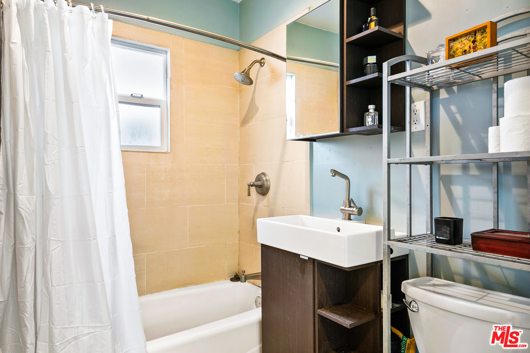 6821 Fountain Avenue Los Angeles, CA 90028 - Photo 11 of 21