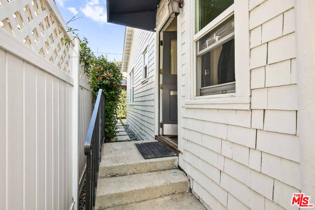 6821 Fountain Avenue Los Angeles, CA 90028 - Photo 19 of 21