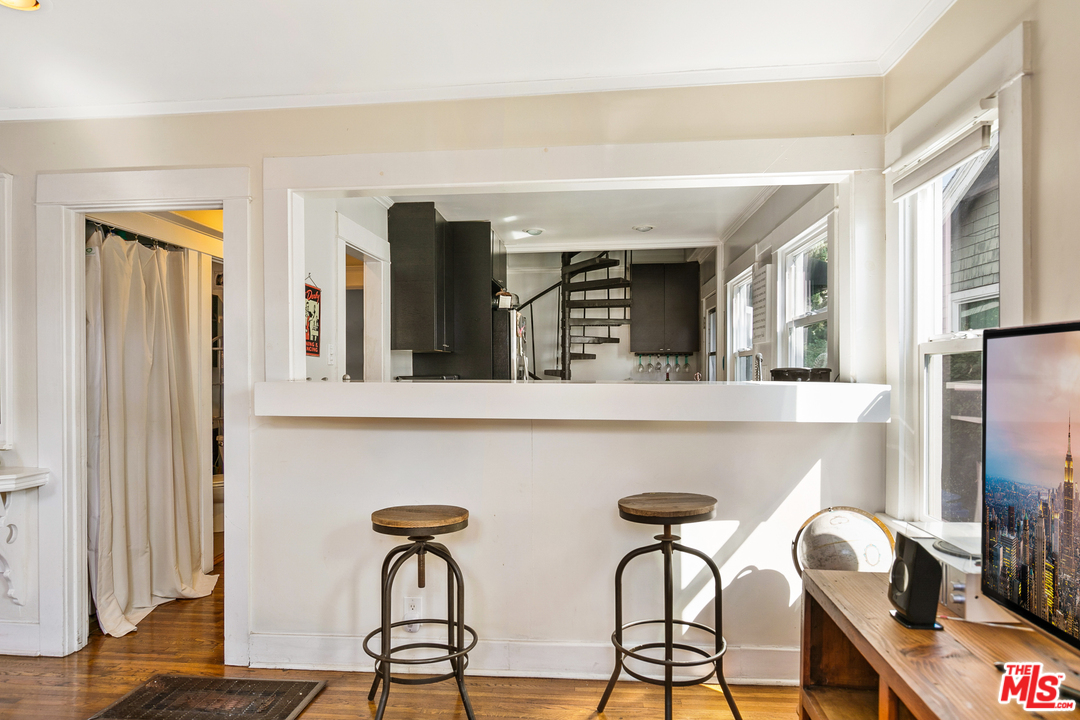 6821 Fountain Avenue Los Angeles, CA 90028 - Photo 4 of 21