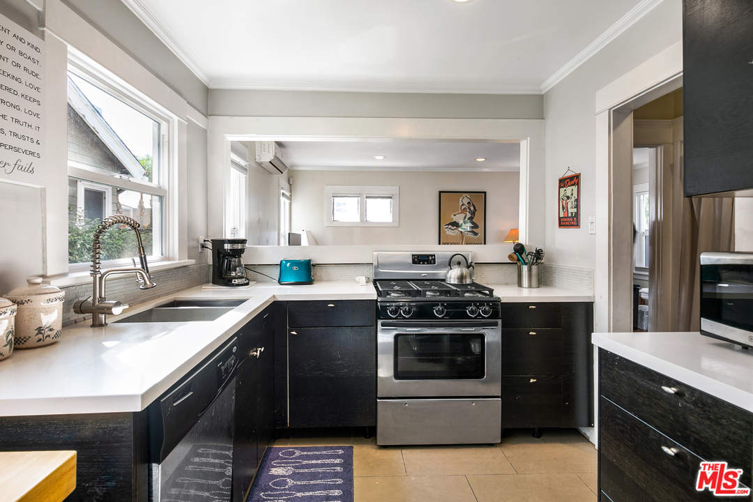 6821 Fountain Avenue Los Angeles, CA 90028 - Photo 6 of 21