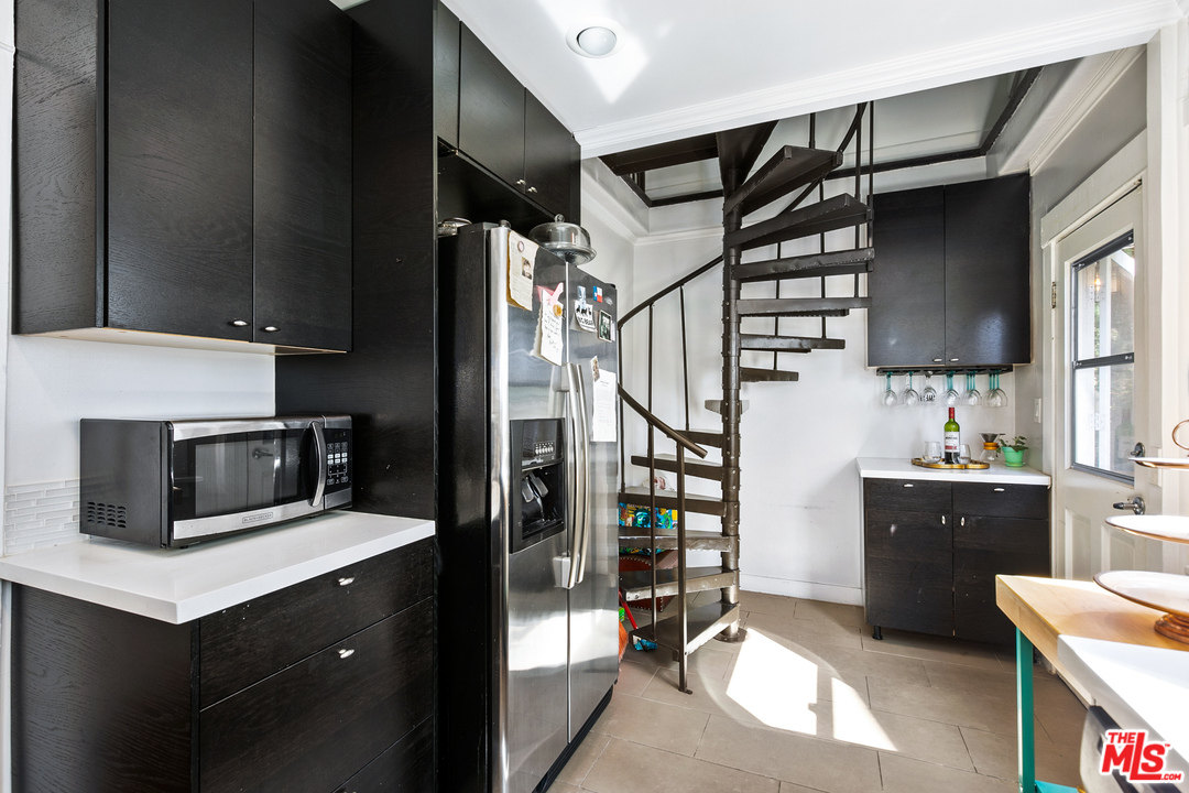 6821 Fountain Avenue Los Angeles, CA 90028 - Photo 7 of 21