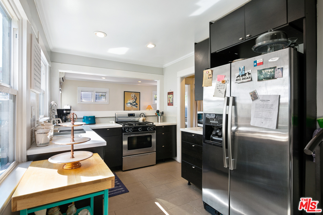 6821 Fountain Avenue Los Angeles, CA 90028 - Photo 8 of 21