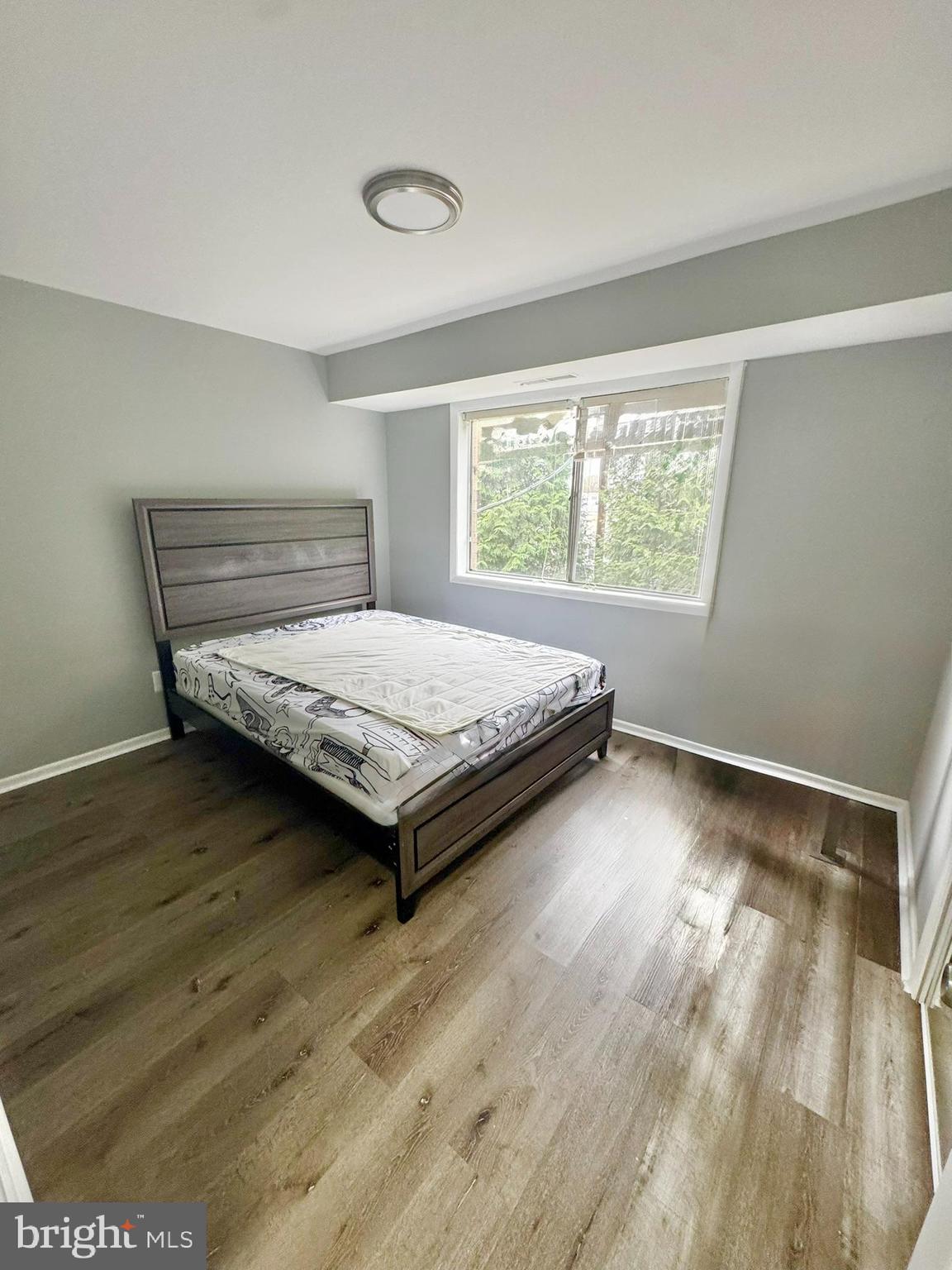 218 Locust Street Southeast, Unit 143 Vienna, VA 22180 - Photo 9 of 14 a room with a bed and window
