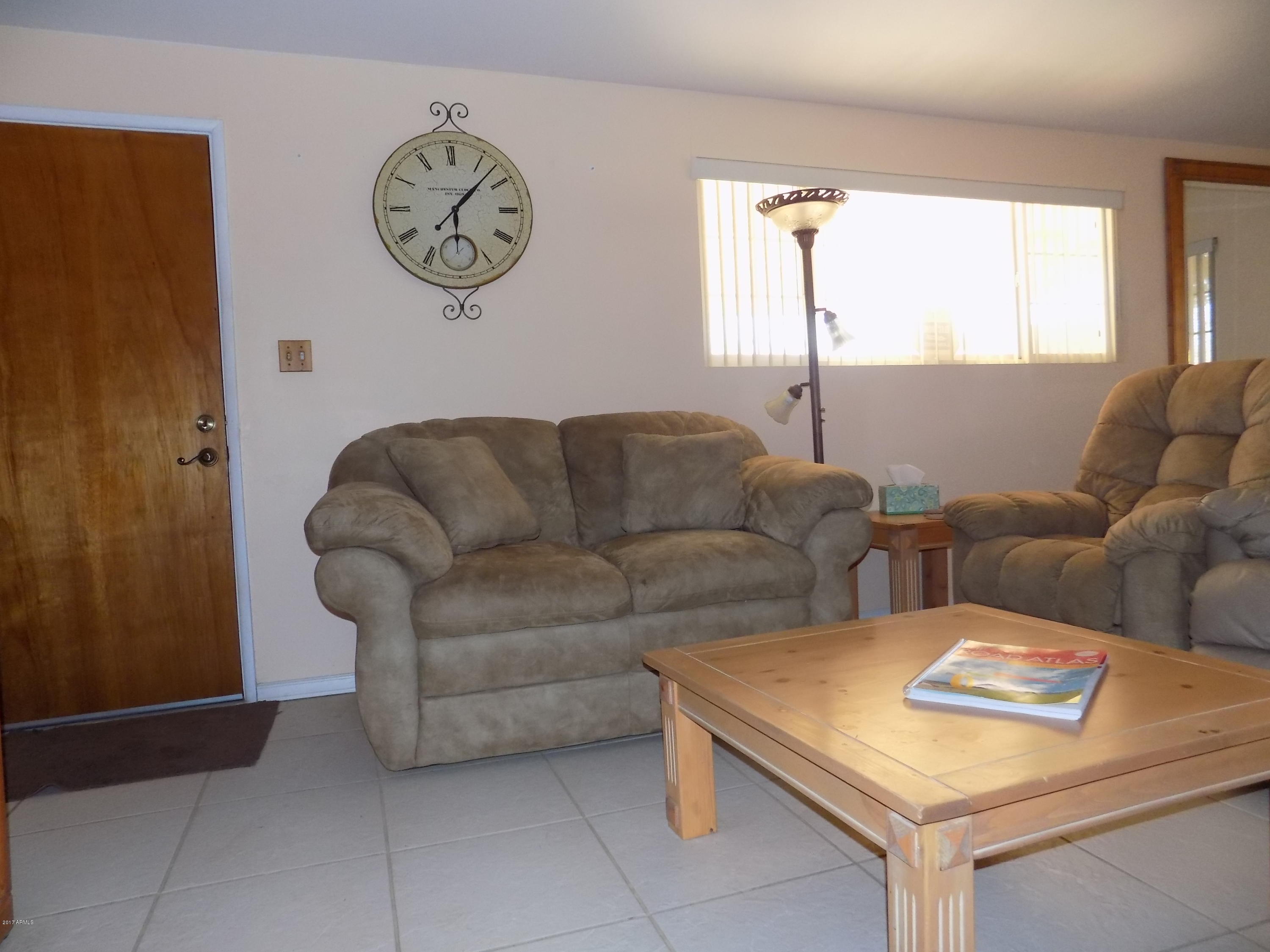 422 Hartford Road Kearny, AZ 85137 - Photo 11 of 37 Livingroom 2
