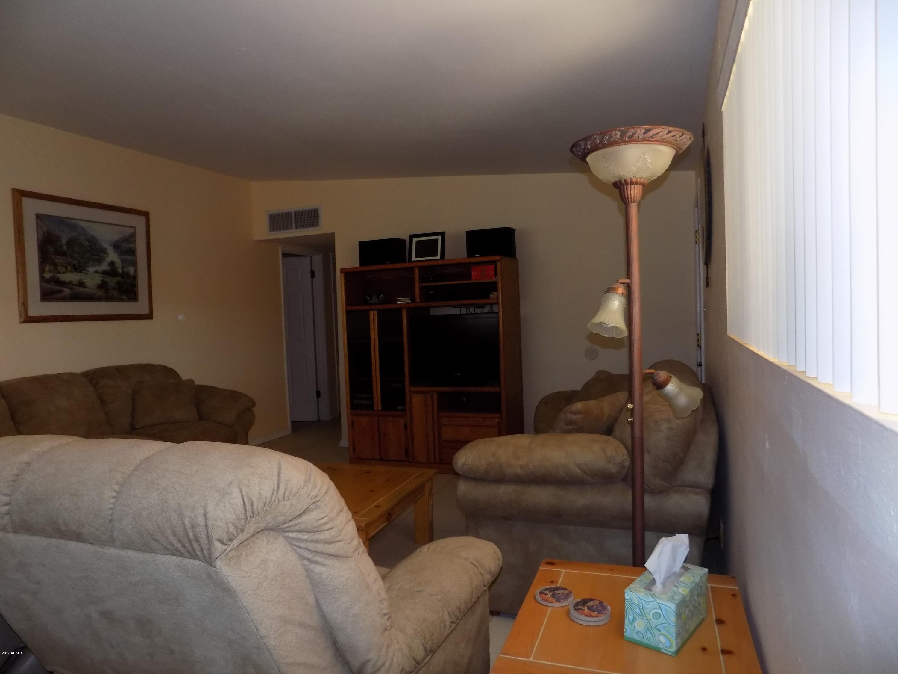 422 Hartford Road Kearny, AZ 85137 - Photo 12 of 37 Livingroom 3