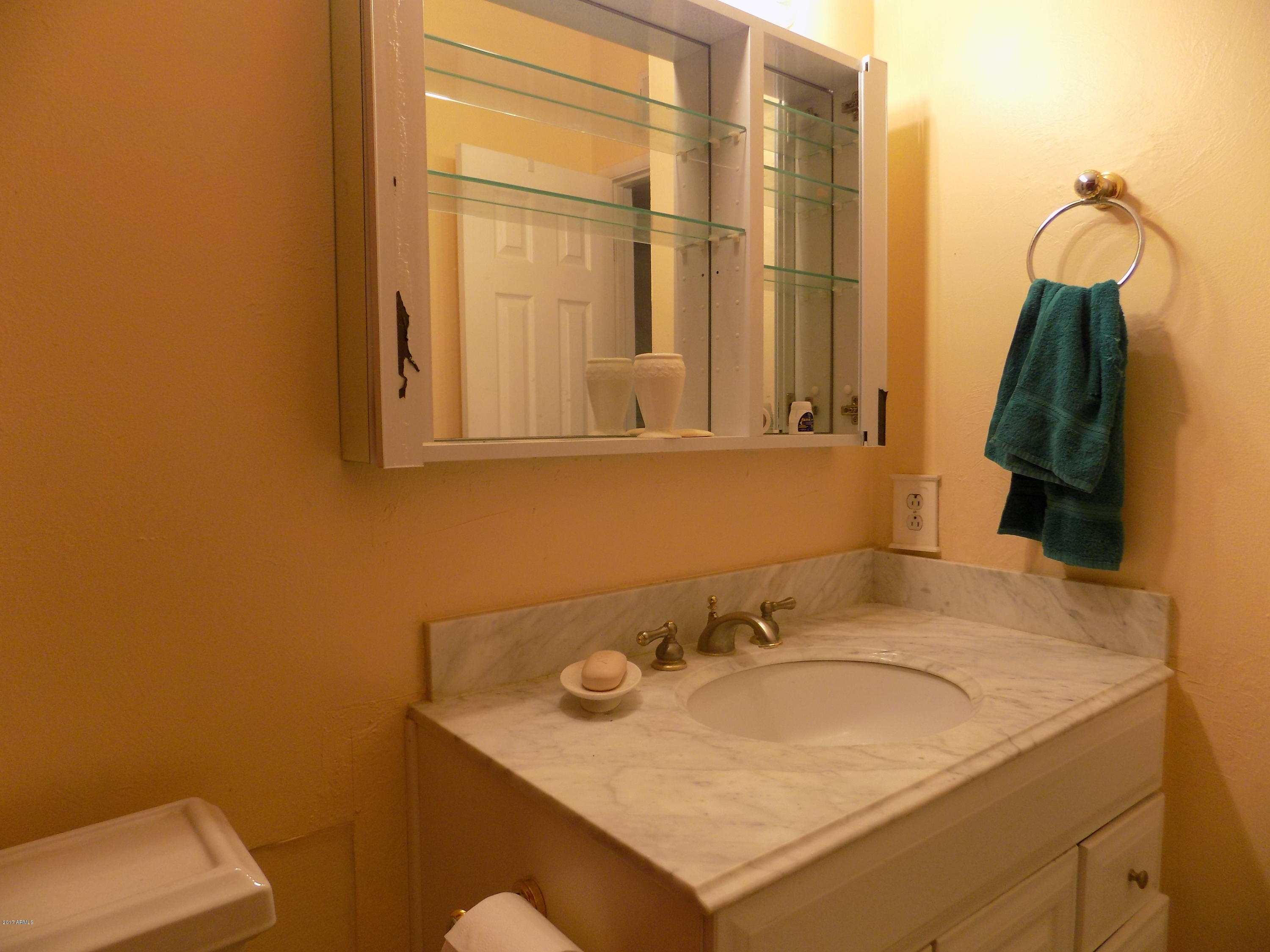 422 Hartford Road Kearny, AZ 85137 - Photo 18 of 37 Main Bathroom 2