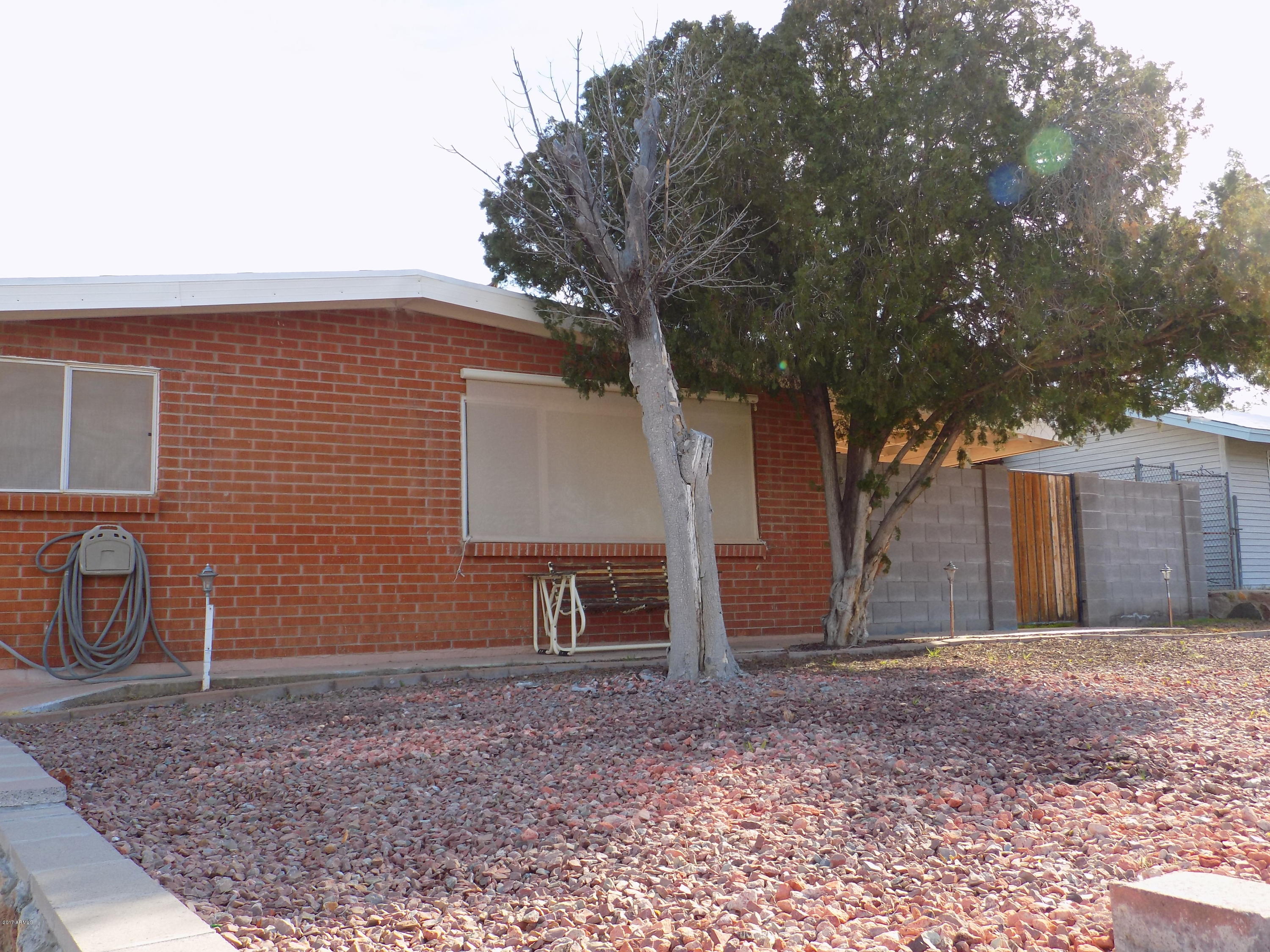 422 Hartford Road Kearny, AZ 85137 - Photo 2 of 37 Front Yard 1