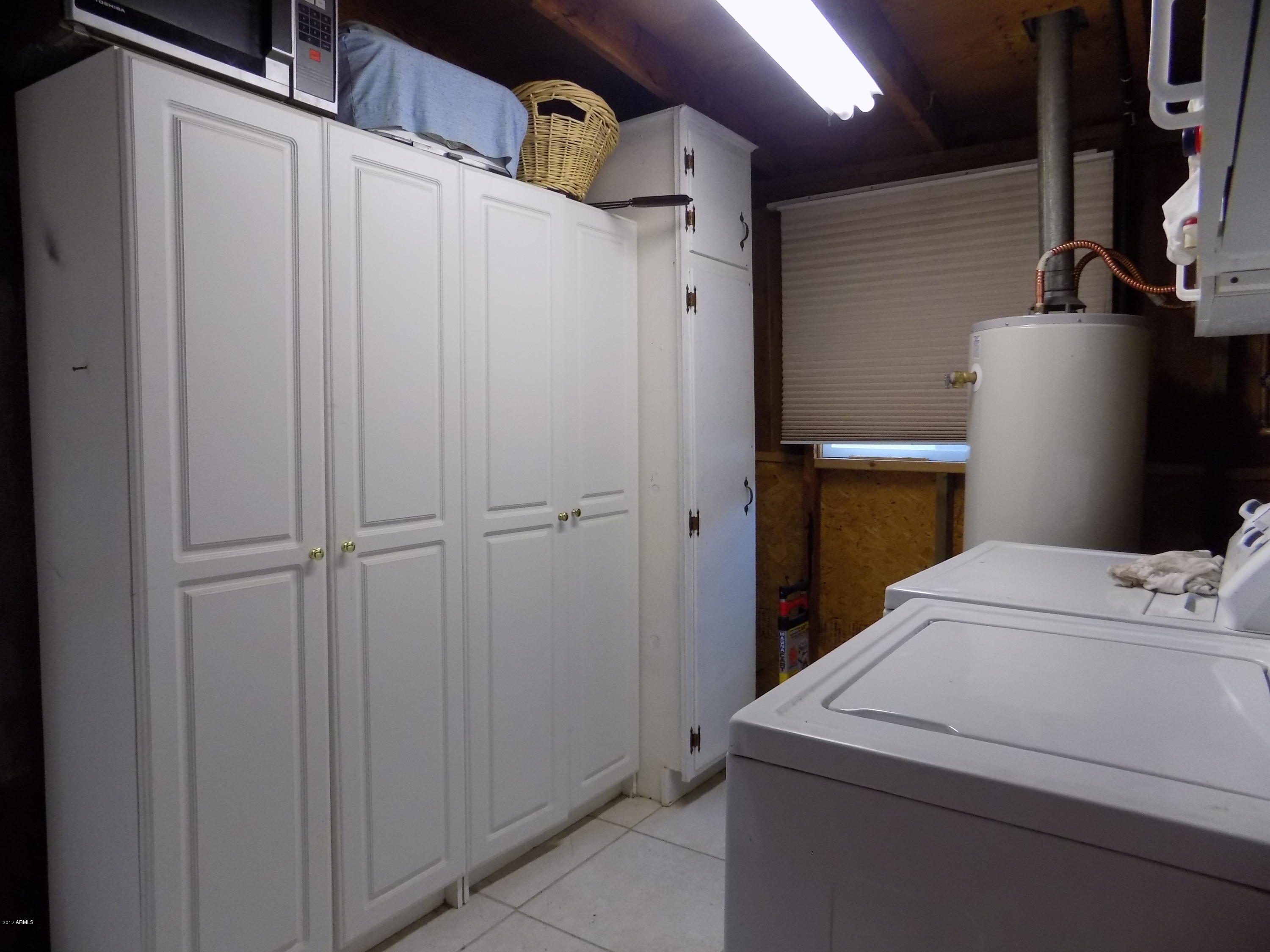 422 Hartford Road Kearny, AZ 85137 - Photo 28 of 37 Laundry Room 1