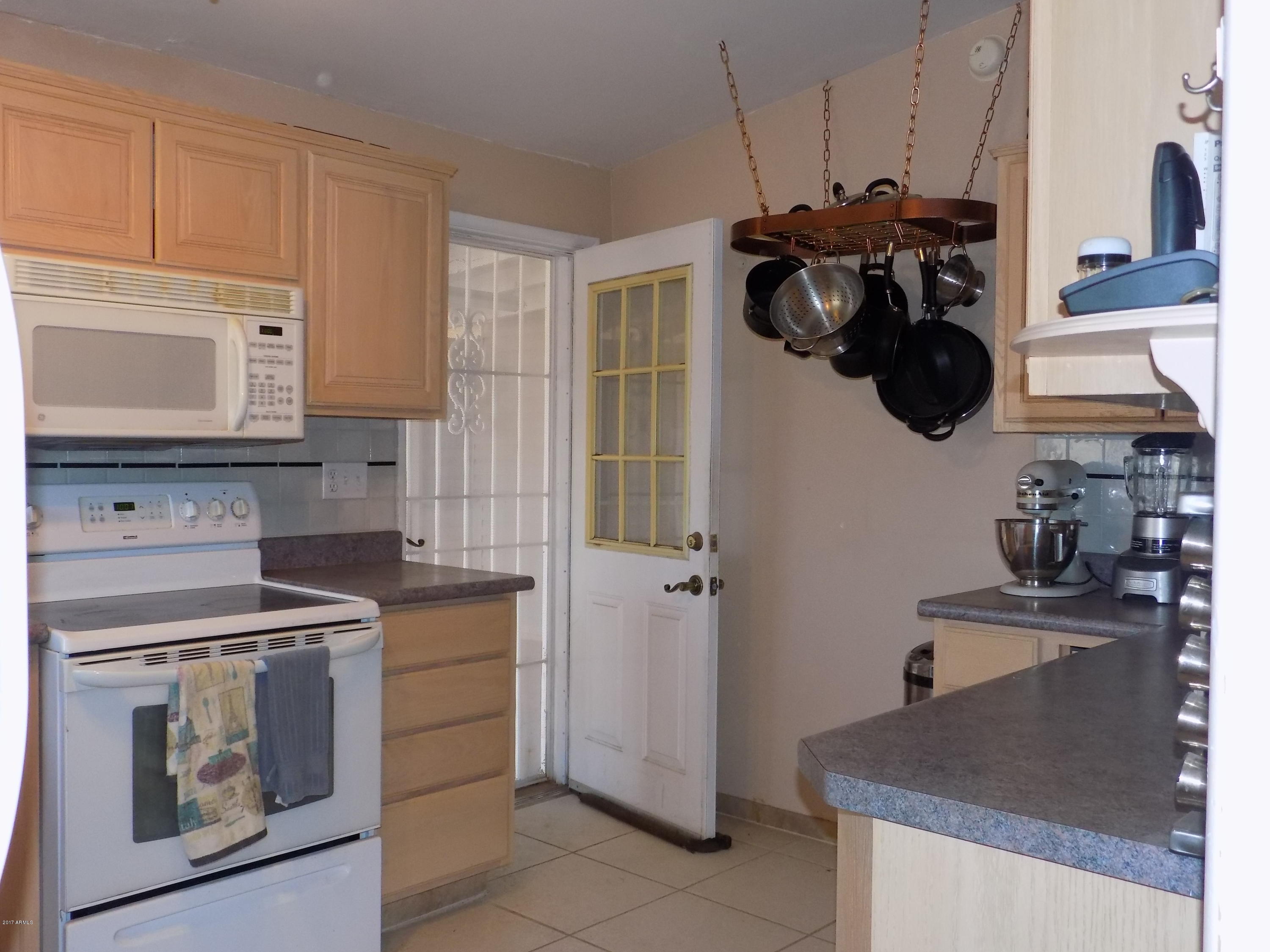 422 Hartford Road Kearny, AZ 85137 - Photo 5 of 37 Kitchen 1