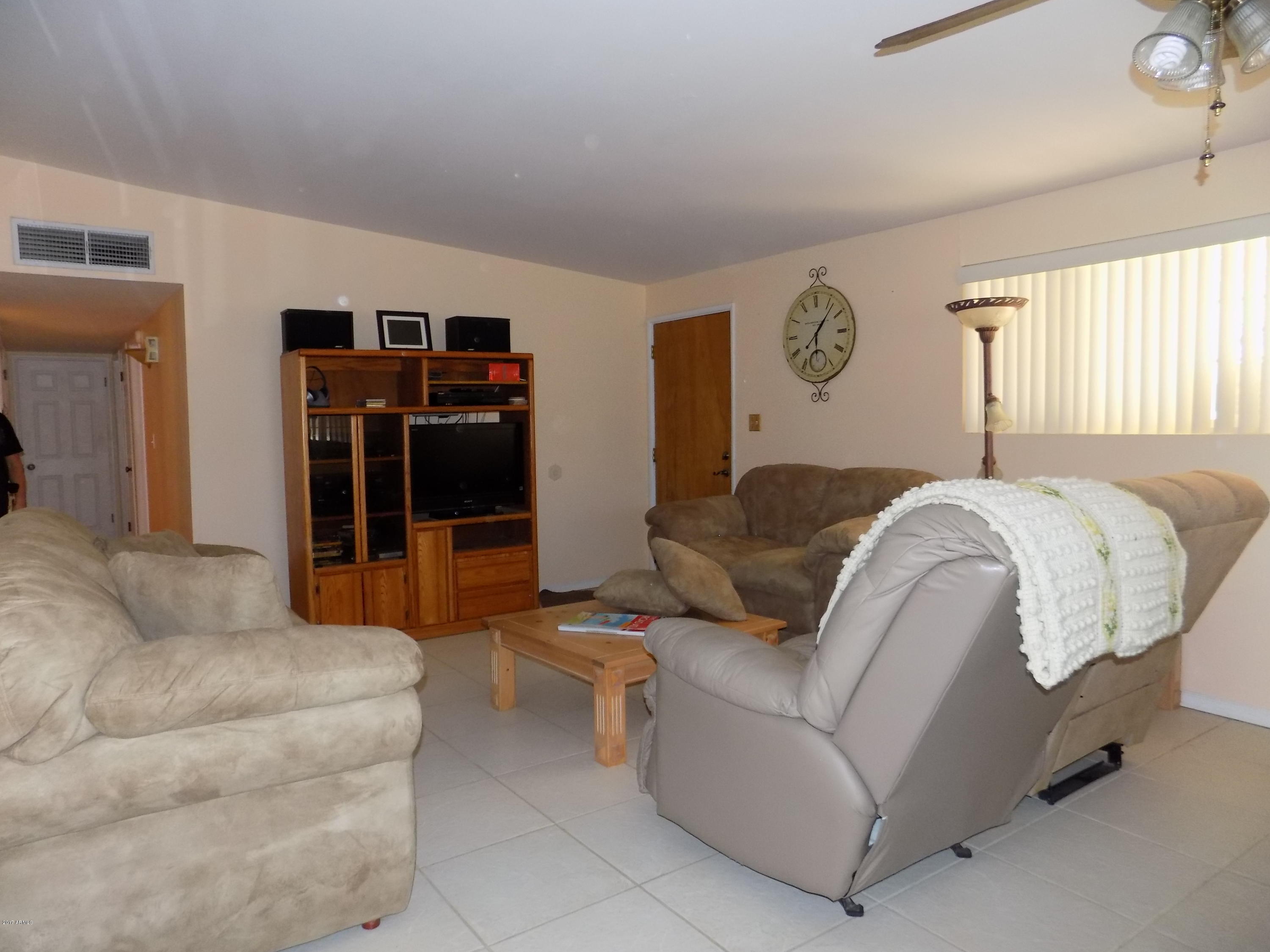 422 Hartford Road Kearny, AZ 85137 - Photo 10 of 37 Livingroom 1