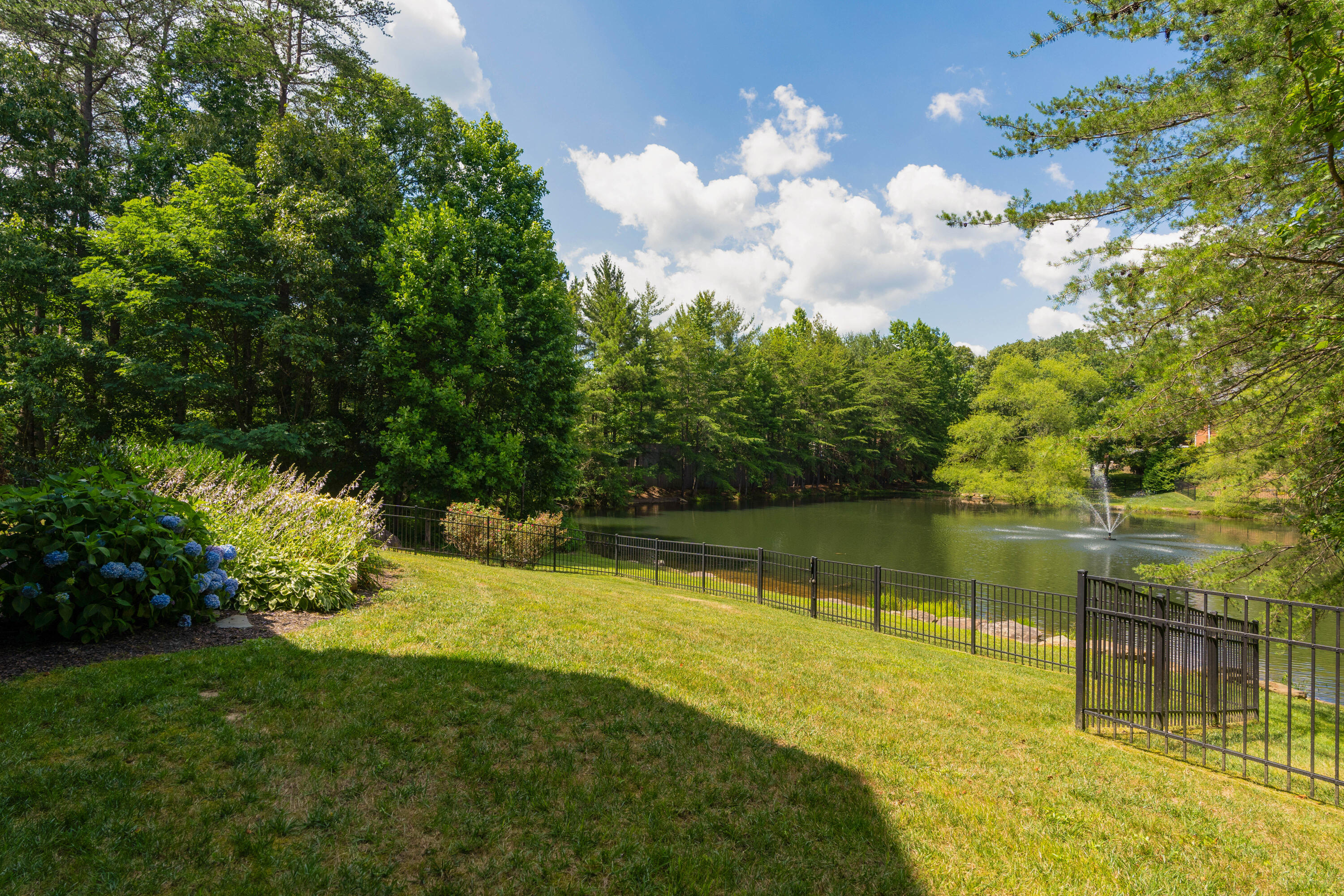 8 Ives Lake Road Signal Mountain, TN 37377 - Photo 55 of 70 18 - 8 Ives Lake - Exterior