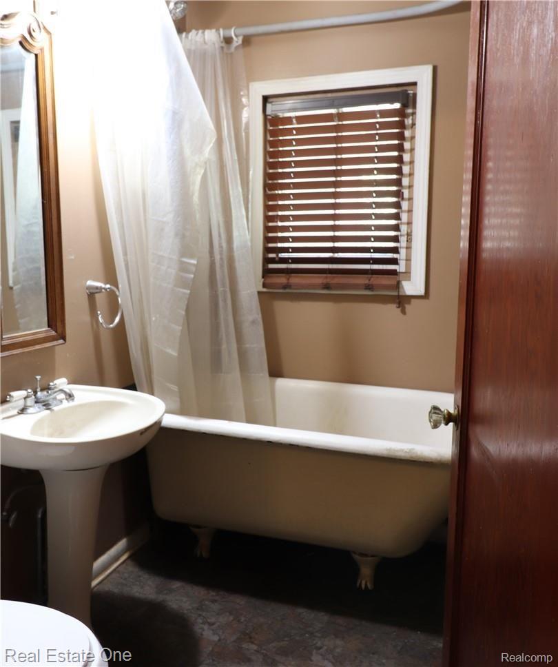 21903 Berg Road Southfield, MI 48033 - Photo 14 of 17 15-IMG_1421.JPG
