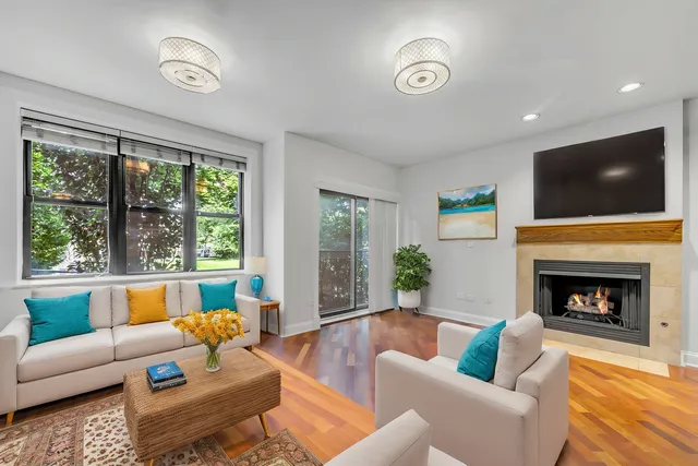 $2,538,000 | 4235 South Calumet Avenue, Chicago, IL 60653