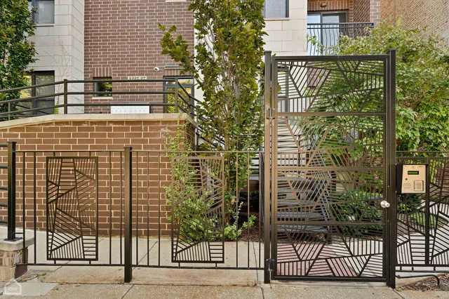 $2,538,000 | 4235 South Calumet Avenue, Chicago, IL 60653