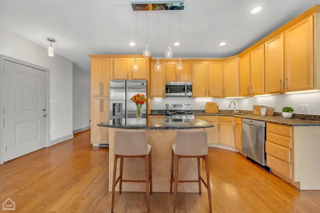 $2,538,000 | 4235 South Calumet Avenue, Chicago, IL 60653