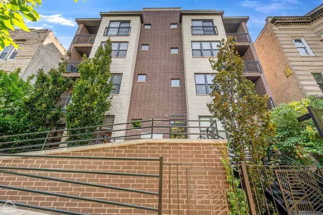 $2,538,000 | 4235 South Calumet Avenue, Chicago, IL 60653