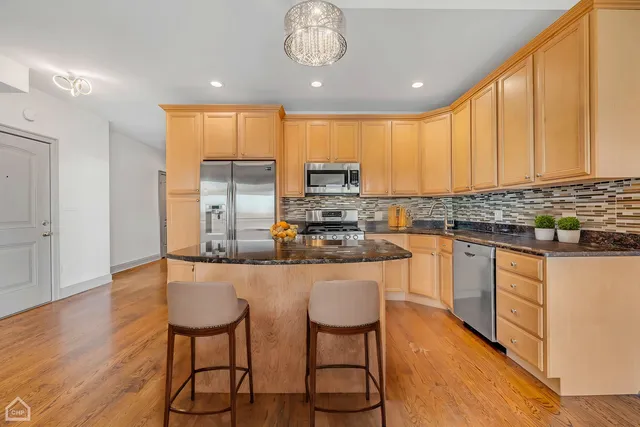 $2,538,000 | 4235 South Calumet Avenue, Chicago, IL 60653