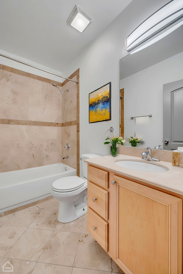 4235 South Calumet Avenue Chicago, IL 60653 - Photo 41 of 47 a bathroom with a sink a toilet and shower