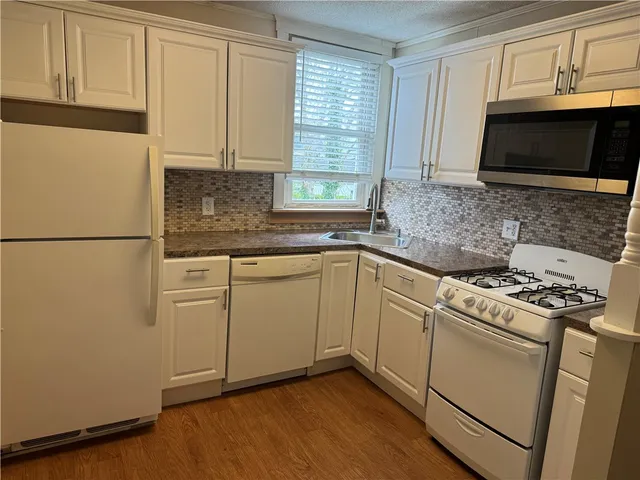 $2,100 | 38 Freebody Street, Unit 205, Newport, RI 02840